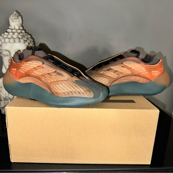 Yeezy 700 V3 cooper en parfaite condition , tres peu portées ! - Picture 1 of 3